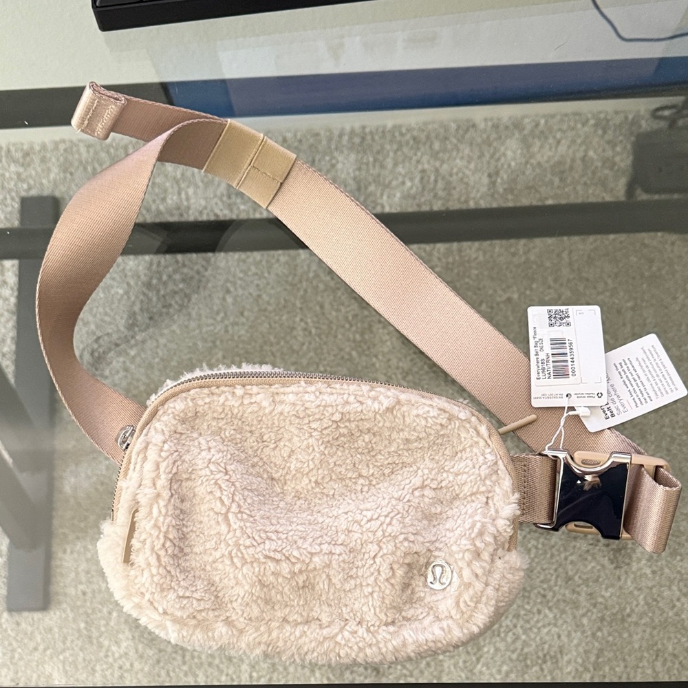 NWT lululemon Everywhere Belt Bag Fleece